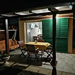 Taja, Cijela Kuca I Vrt Samo Za Vas Daire *